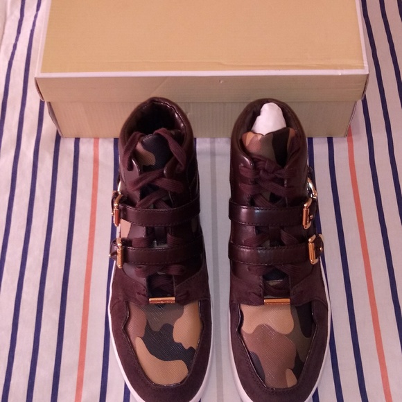 Michael Kors Robin High Top Sneaker - Picture 2 of 7